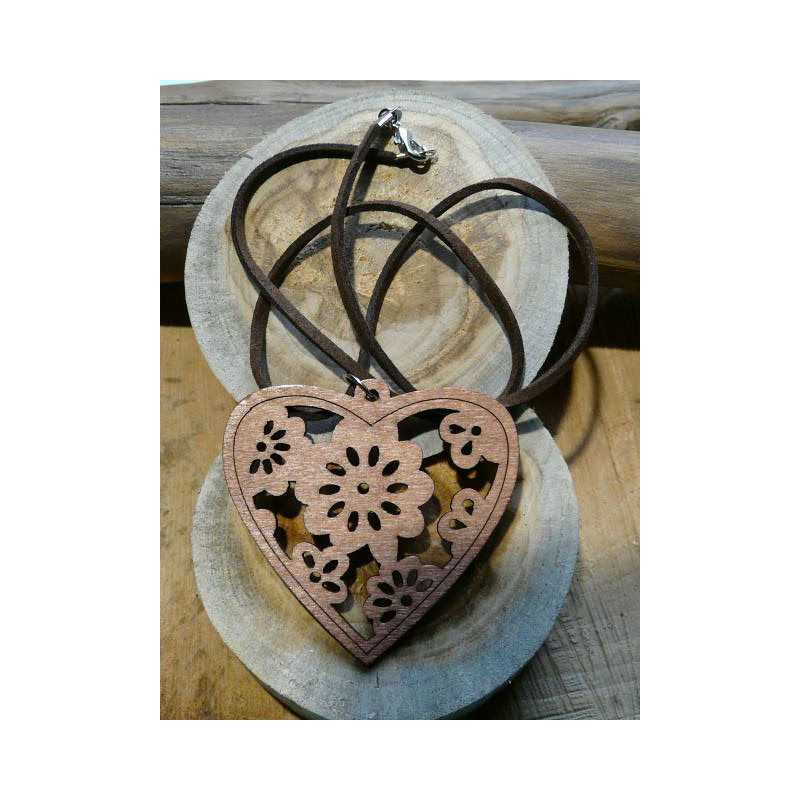 PENDENTIF COEUR EN BOIS ET CUIR