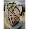 PENDENTIF COEUR EN BOIS ET CUIR