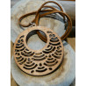 PENDENTIF ROND EN BOIS ET CUIR