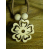 PENDENTIF EN BOIS FLEUR